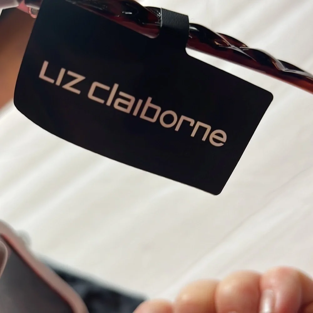 NWT-Liz Claiborne 100% UV protection brown sunglasses with bag